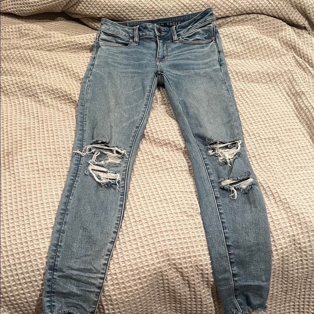 American Eagle Outfitters Light Blue Ripped  Jeans size 0 Regular EUC